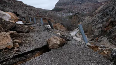 Konya'da heyelan ve taşkın: Yol çöktü, araziler su altında kaldı