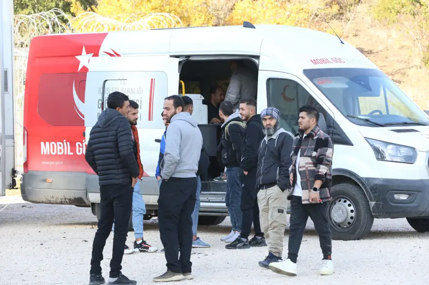 3 SINIR KAPISINDAN DA GEÇİŞ YAPILIYOR 7