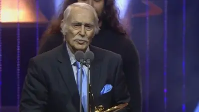 Oğlu Harun Kolçak'ın ödülünü alan Eşref Kolçak'tan duygulandıran konuşma