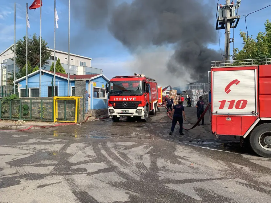 Kocaeli'de geri dönüşüm tesisinde yangın 2
