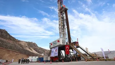 Yerli petrol sondaj kuleleri göreve başladı