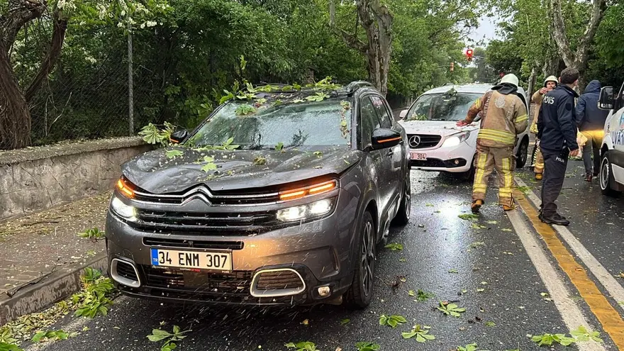 İstanbul'da sağanak ve şiddetli rüzgar etkili oluyor 2 İstanbul'da sağanak ve şiddetli rüzgar etkili oluyor 2