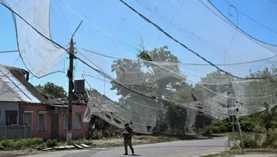 Rus İHA'ları şehirlere indi: Ukrayna ordusunu "balık ağları" koruyor