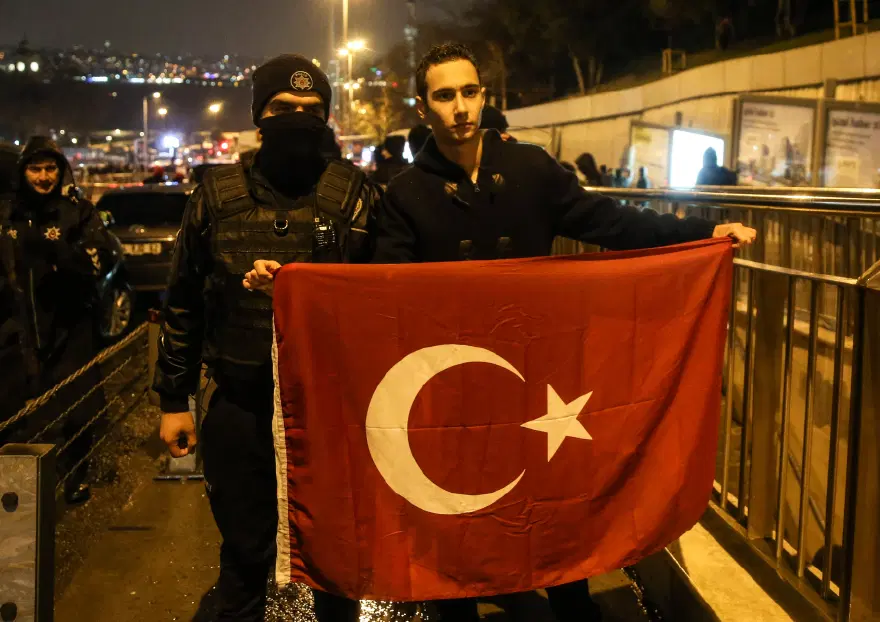Taraftarlar Beşiktaş'taki saldırıları protesto etmek için yürüdü 20