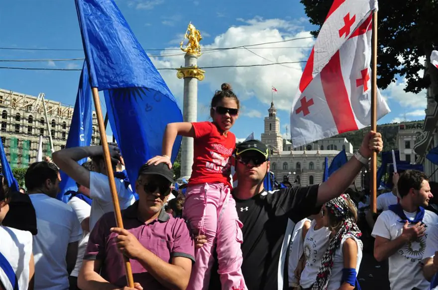 Milyarderin iktidar protestosu 8