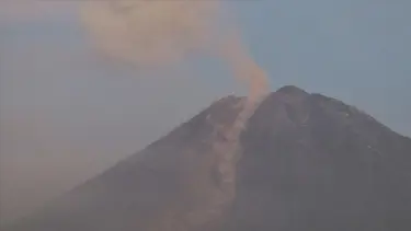Endonezya'daki Semeru Yanardağı patladı