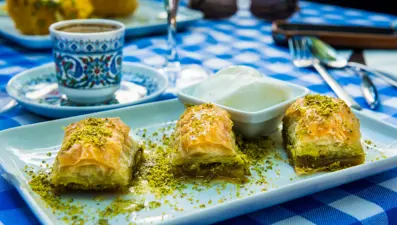 Mideye bayram, metabolizmaya zarar! (Bayramda şeker komasına girmeyin!)