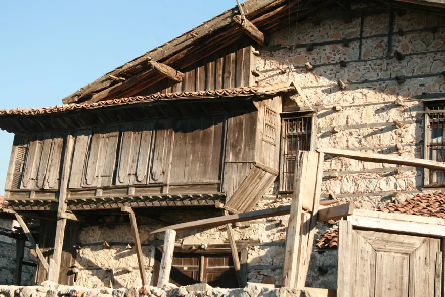 Koruma altındaki tarihi düğmeli evler tek tek yok oluyor 16