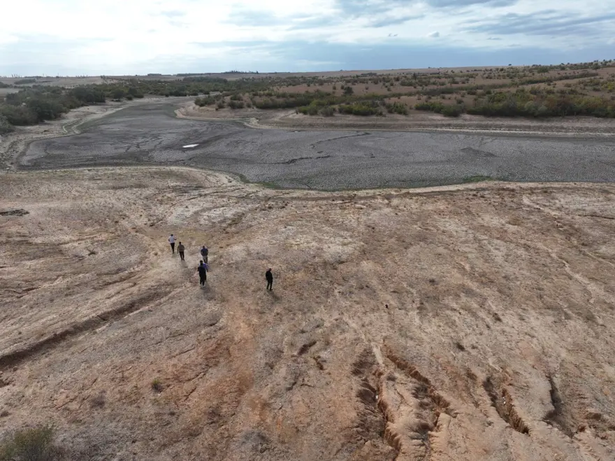 Kuraklık su kaynaklarını etkiliyor: Şerbettar Göleti tamamen kurudu 4