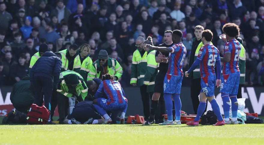 Kalecinin uçan tekmesiyle hastanelik oldu: Kafasına 25 dikiş atıldı! 4 Kalecinin uçan tekmesiyle hastanelik oldu: Kafasına 25 dikiş atıldı! 4