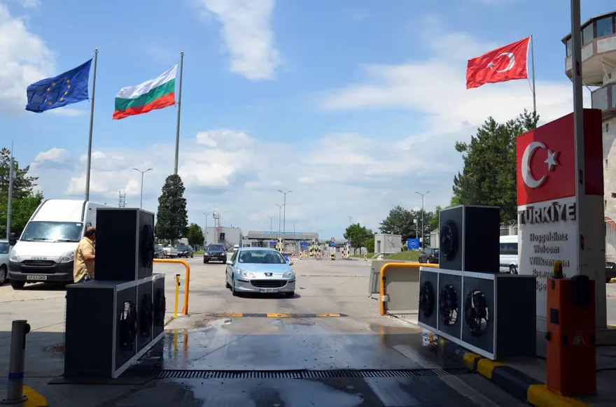 Kapıkule'de rakamlar açıklandı: 1 ayda 102 bin 586 yolcu Kapıkule'de rakamlar açıklandı: 1 ayda 102 bin 586 yolcu