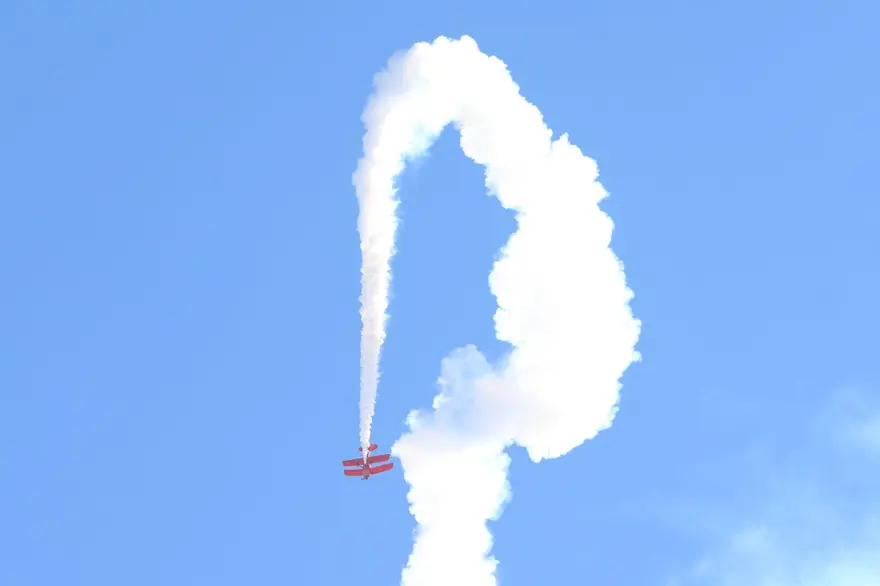 Türkiye'nin tek sivil akrobasi pilotundan cumhuriyetin 101. yaşına özel uçuş 7