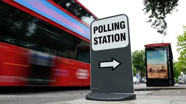 İngiltere'de iktidar seçimlerde kayıp yaşamadı