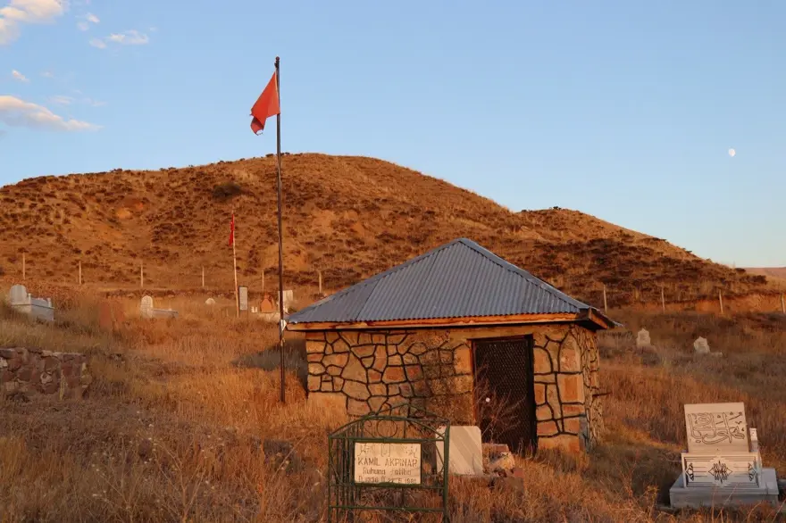 Şehit mezarları tahrip edildi, savcılık soruşturma başlattı 1