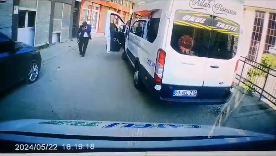 Rize’de dehşet! Trafik kavgasında silahlar konuştu: 1 ölü, 1yaralı 5 Rize’de dehşet! Trafik kavgasında silahlar konuştu: 1 ölü, 1yaralı 5
