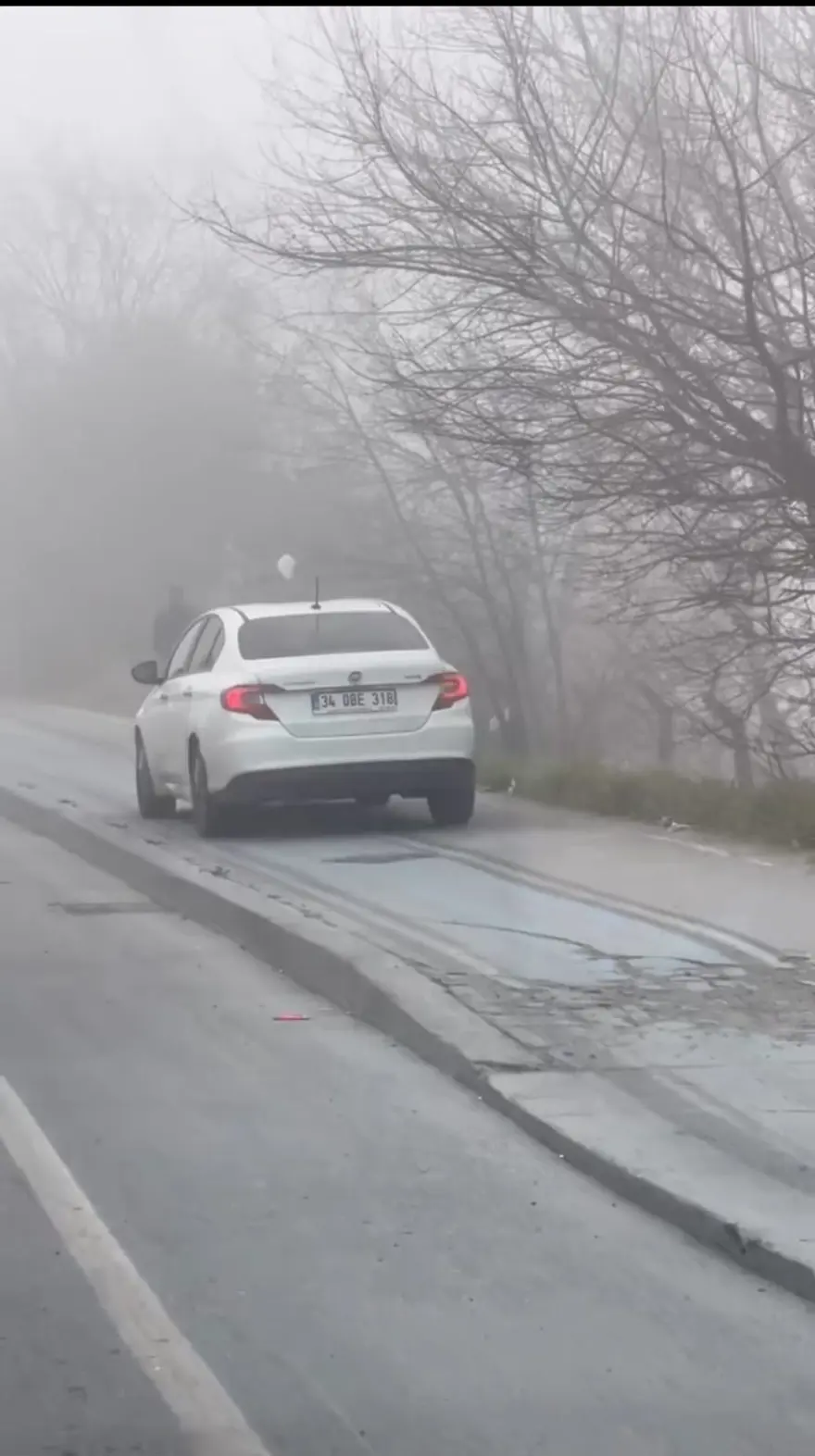 Cadde yerine kaldırımdan gitti yayalardan yol istedi 4