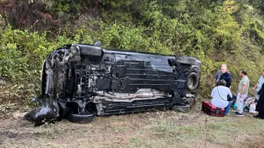 Kastamonu’da hafif ticari araç takla attı: 3 yaralı