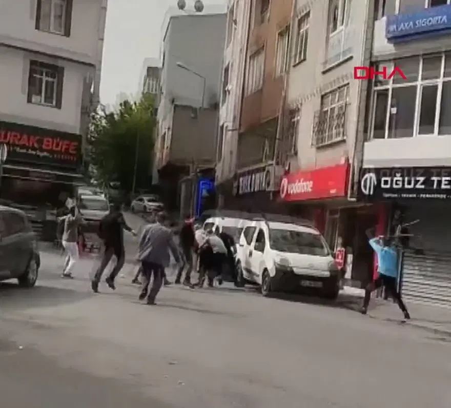 Küçükçekmece’dekuyumcuyu soymaya çalışan hırsıza linç girişimi 3