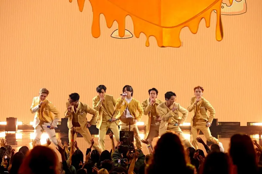 İki yıl sonra ilk kez yüz yüze konser yapan BTS: Ağlayacak gibi olduk 6 İki yıl sonra ilk kez yüz yüze konser yapan BTS: Ağlayacak gibi olduk 6