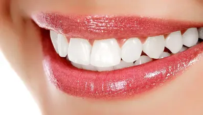 “Diş beyazlatmak için limon ve karbonat kullanmayın”