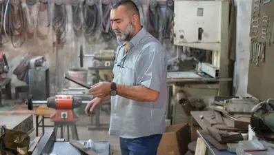 Eski kültürü yaşatıyor: El emeğiyle üretiyor