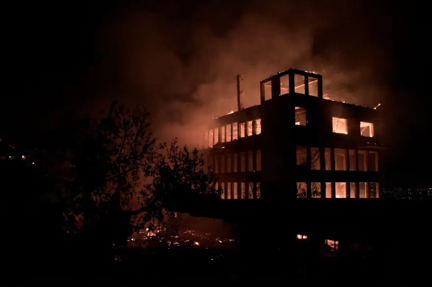 Bursa'da tarihi fabrikada korkutan yangın 23 Bursa'da tarihi fabrikada korkutan yangın 23