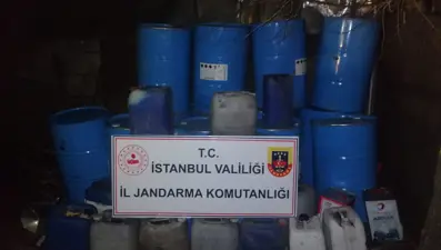 Eyüpsultan'da 12 ton sahte içki ele geçirildi