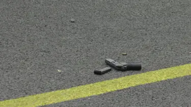 Eski eşini silahla yaralayıp intihar etti