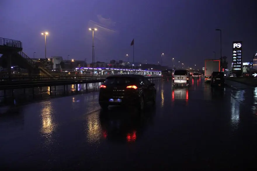 İstanbul'da şimşekli gece 5