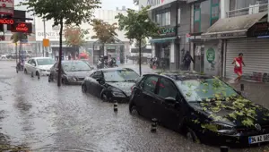 Meteoroloji'den İstanbul'a uyarı: Yıldırım ve su baskına dikkat! (Bugün hava nasıl olacak?) Meteoroloji'den İstanbul'a uyarı: Yıldırım ve su baskına dikkat! (Bugün hava nasıl olacak?)