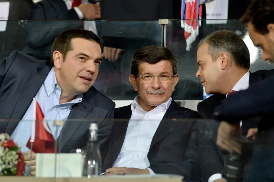 Davutoğlu ile Çipras maçı birlikte izledi 17