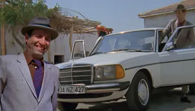 Kemal Sunal'ın filmlerinde kullandığı araba satışa çıkarıldı