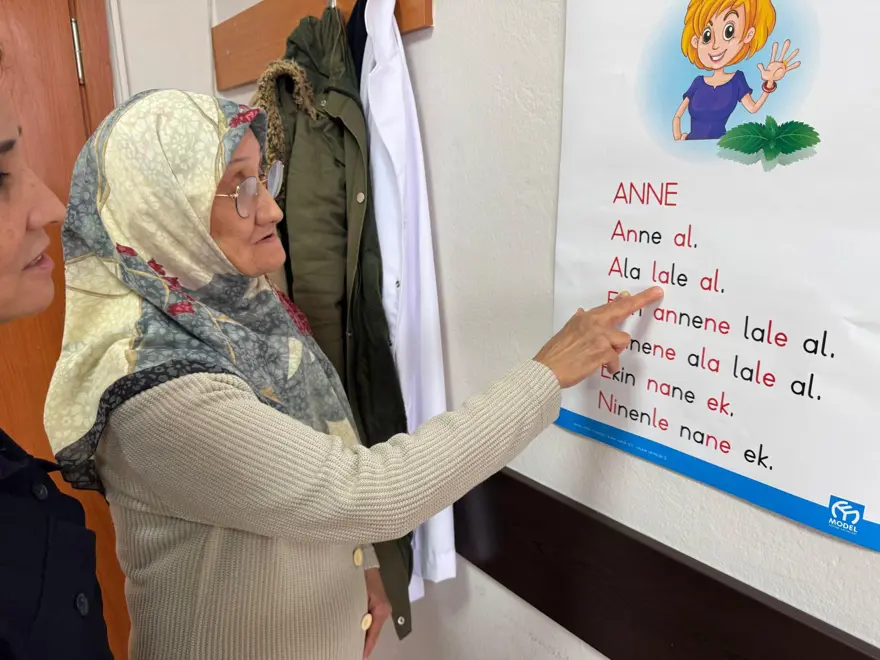 Çocukken ailesi okutmadı: Ayşe Teyze 65 yaşında okuma yazma öğreniyor 4