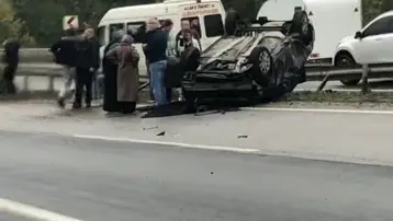 D-100’de sürücüsünün kontrolünden çıkan otomobil takla attı: 1 yaralı