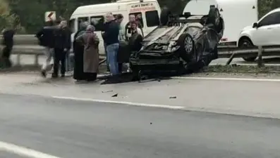 D-100’de sürücüsünün kontrolünden çıkan otomobil takla attı: 1 yaralı