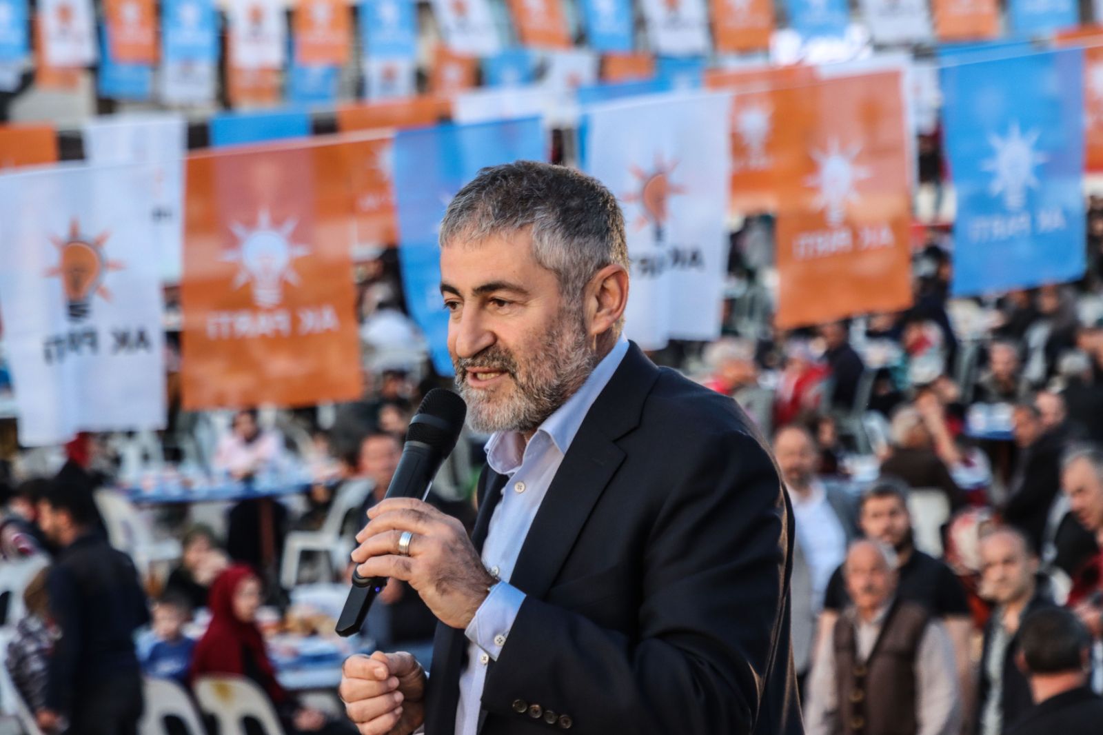 Bakan Nebati: Biz ekonomiyi istatistik olarak değil, ülke büyüsün, insanlar rahat etsin' diye okuyoruz