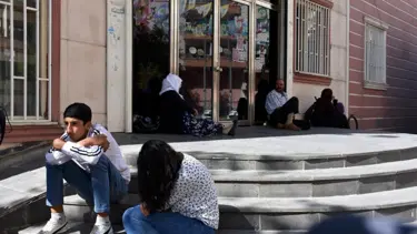 Diyarbakır'da HDP önünde oturma eylemi yapan ailelerin sayısı 4'e yükseldi