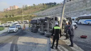 Sarıyer'de kaza: Beton mikseri servise çarpıp durdu