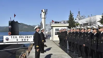 Görevli oldukları 'TCG Dolunay' denizaltısında bayramlaştılar
