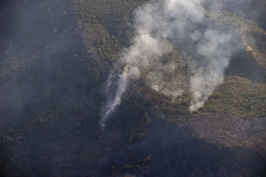 Marmaris'te orman yangını: Alevlerle mücadelede 2. gün 30 Marmaris'te orman yangını: Alevlerle mücadelede 2. gün 30