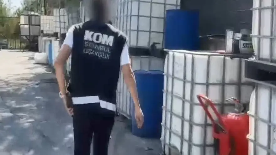 Kaçak alkollere barkod basıp satıyorlarmış: Litrelerce ele geçirildi 1