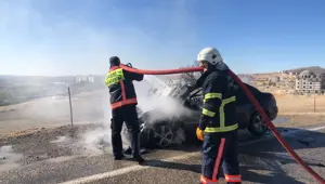 Seyir halindeki otomobil yandı