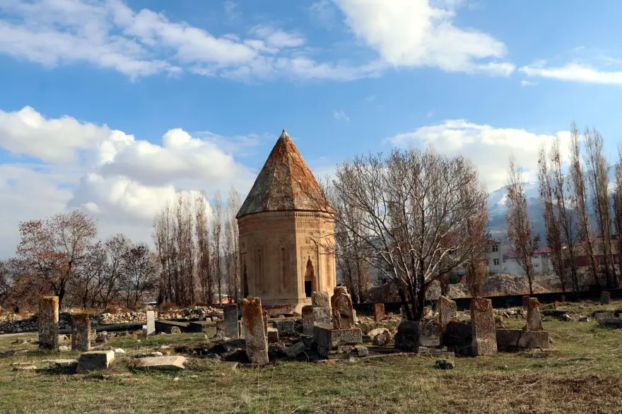 700 yıllık kümbet 15 yıl sonra kurtuldu 1