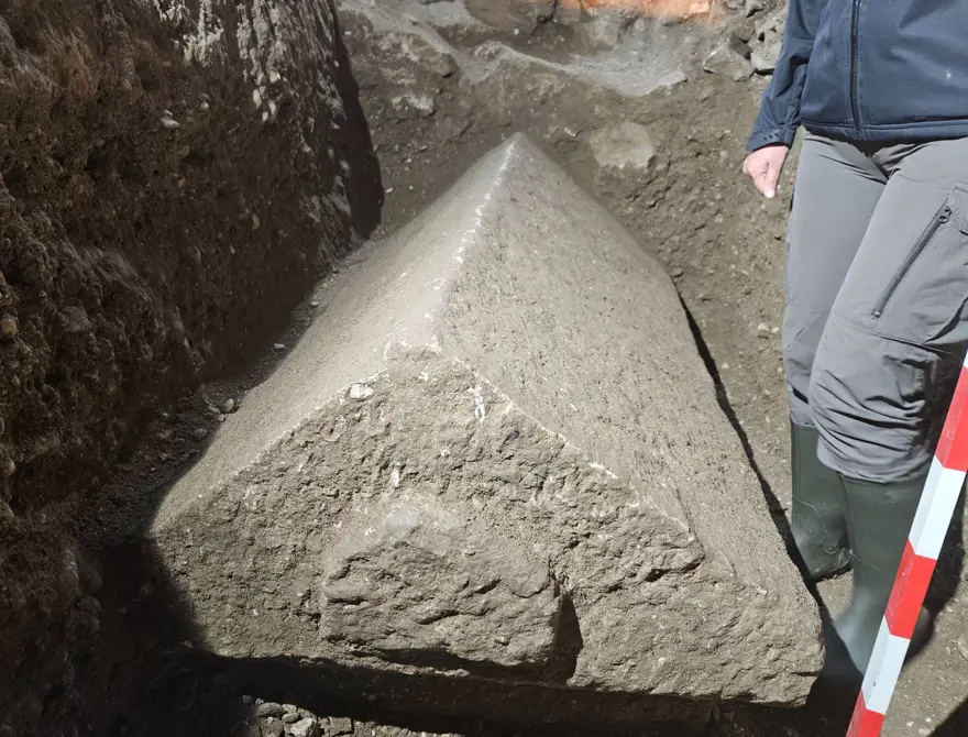 Antalya'daki tarihi kilisede lahit bulundu... Noel Baba'nın mezarı olabilir 