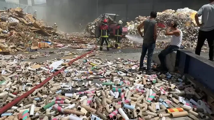 İstanbul'da geri dönüşüm tesisinde yangın 4 İstanbul'da geri dönüşüm tesisinde yangın 4