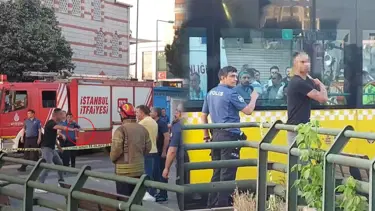 Ümraniye’de bıçaklı saldırgan önüne gelene bıçak çekip intihara kalkıştı