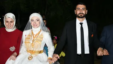 Düğün 2 gün 2 gece sürdü! Geline 2 kilo altın, damada 2,7 milyon lira para takıldı