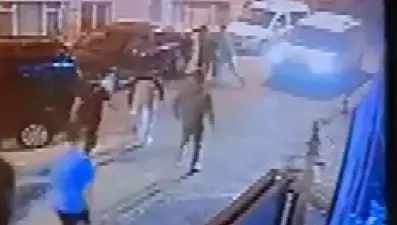 Sokak orasında önce dayak sonra gasp