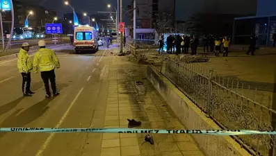 Malatya'da kaldırıma çıkan araç yayalara çarptı: 2 kişi hayatını kaybetti