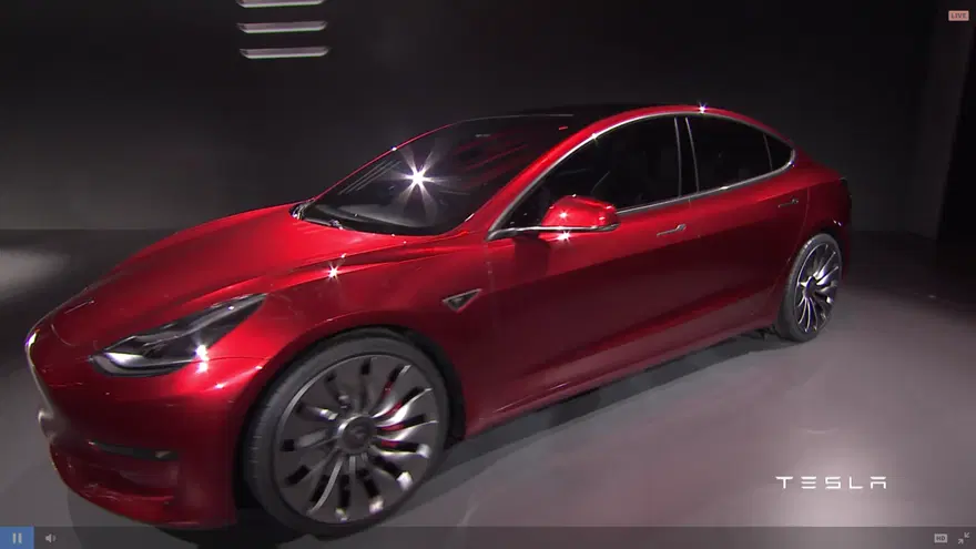 Tesla Model 3 görücüye çıktı 19